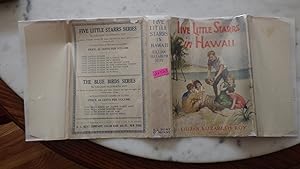 Immagine del venditore per Five Little Starrs in Hawaii In RARE Color Dustjacket of 4 CHILDREN Seated ON BEACH Including a Little Girl in Red Dress, & ANOTHER BOY STANDING in White Shirt Showing the Kids Human SKULL, Series #8 , The five little Starrs hit Honolulu, Waikiki Sport venduto da Bluff Park Rare Books