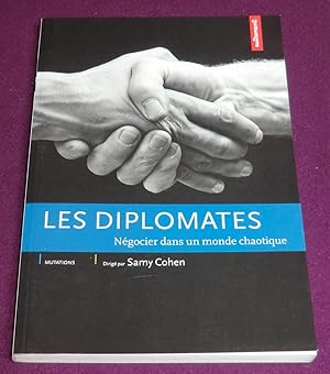 Seller image for LES DIPLOMATES Ngocier dans un monde chaotique for sale by LE BOUQUINISTE