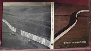 Imagen del vendedor de Christo. The Running Fence. Texte de Werner Spies. Photographies Wolfgang Volz. a la venta por Bouquinerie du Varis