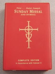 Image du vendeur pour The New . Saint Joseph Sunday Missal And Hymnal, Complete Edition In Accordance With Vatican II mis en vente par Books of Paradise