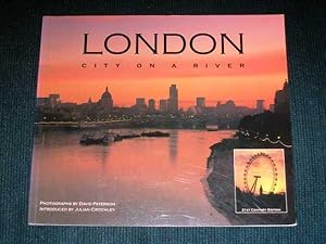 Immagine del venditore per London: City On a River venduto da Lotzabooks
