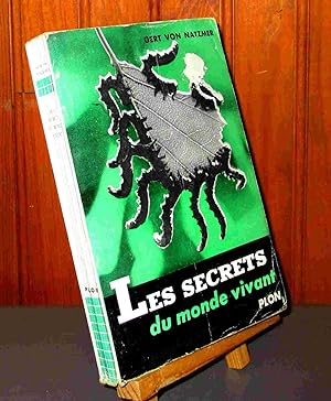 Seller image for LES SECRETS DU MONDE VIVANT for sale by Livres 113