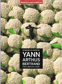 Image du vendeur pour 100 Nouvelles Photos De Yann Arthus-Bertrand Pour la libert de La Presse mis en vente par Au vert paradis du livre