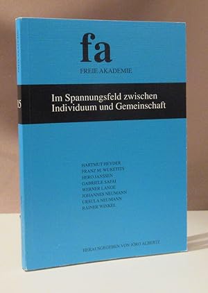 Bild des Verkufers fr Im Spannungsfeld zwischen Individuum und Gemeinschaft. Herausgegeben von Jrg Albertz. zum Verkauf von Dieter Eckert