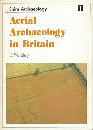 Immagine del venditore per Aerial Archaeology in Britain venduto da Librairie Archaion