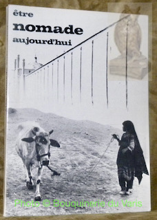 Immagine del venditore per Etre nomade aujourd'hui. Catalogue de l'exposition du Muse d'ethnographie de Neuchtel. venduto da Bouquinerie du Varis