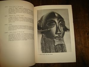 Seller image for Masques primitifs for sale by Librairie FAUGUET