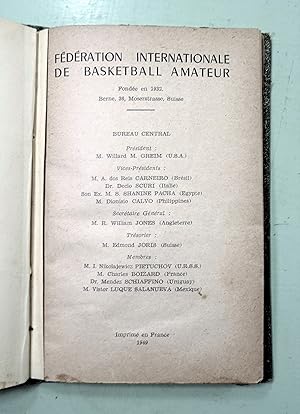 Plaquette éditée par la Fédération Internationale de Basketball amateur énonçant les règles du je...