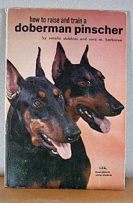 Immagine del venditore per HOW TO RAISE AND TRAIN A DOBERMAN PINSCHER venduto da B A Downie Dog Books