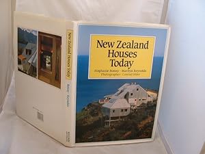 Immagine del venditore per New Zealand Houses Today venduto da Peter Sheridan Books Bought and Sold