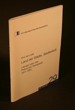 Imagen del vendedor de Land der Stdte. Stdtestadt. Literatur ber das Phnomen Ruhrgebiet 1911-1961. a la venta por Steven Wolfe Books