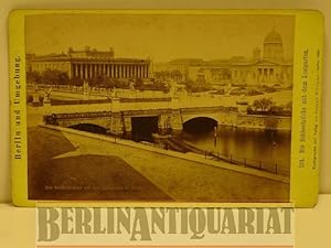 Seller image for Die Schlossbrcke mit dem Lustgarten. Berlin und Umgebung Nr. 124. Original-Photographie in schwarzwei (sepiatonig). Aufgezogen auf Karton, etwas ber Postkartengre. for sale by BerlinAntiquariat, Karl-Heinz Than