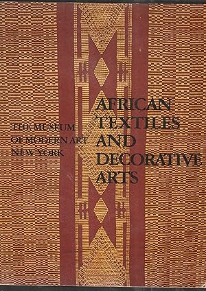 Bild des Verkufers fr African Textiles and Decorative Arts. zum Verkauf von Alexanderplatz Books