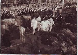 FOTOGRAFIA CON TROPAS DEL EJERCITO ALEMAN RINDIENDO HONORES A JERARCAS CIVILES Y MILITARES NAZIS ...