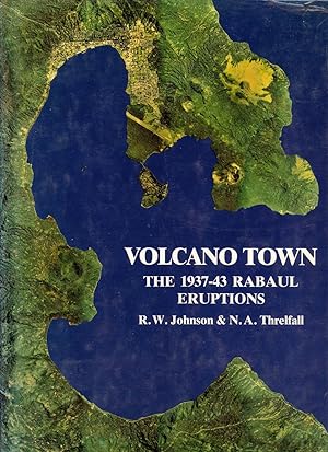 Bild des Verkufers fr Volcano Town: The 1937-43 Rabaul Eruptions zum Verkauf von Masalai Press