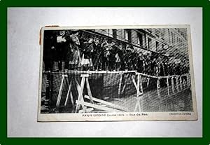 Image du vendeur pour Carte Postale Ancienne - PARIS INONDE (Janvier 1910). Rue du Bac. (Collection Taride). mis en vente par JOIE DE LIRE