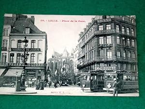 Bild des Verkufers fr Carte Postale Ancienne - LILLE - Place de la Gare. Anime. zum Verkauf von JOIE DE LIRE