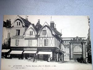 Bild des Verkufers fr Carte Postale Ancienne - 73 - Auxerre. Vieilles maisons, Place du March. zum Verkauf von JOIE DE LIRE