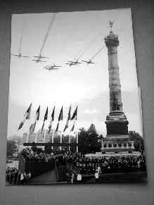 PHOTO-PRESSE AFP en noir et blanc. C'est en présence du Président de la République Valéry Giscard...