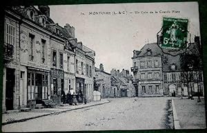 Bild des Verkufers fr Carte Postale Ancienne - MONTOIRE SUR LOIR. Un coin de la Grande Place. Commerces. zum Verkauf von JOIE DE LIRE