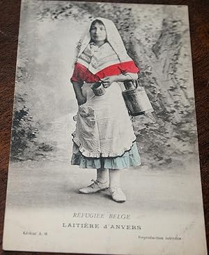 Image du vendeur pour Carte Postale Ancienne - REFUGIEE BELGE. LAITIERE D'ANVERS. mis en vente par JOIE DE LIRE