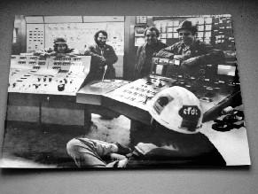 PHOTO-PRESSE AFP en noir et blanc. Les travailleurs de la "SOLMER" ONT ENVAHI LE 19/04/1979 les l...
