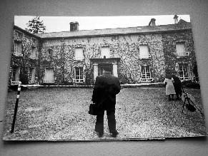 PHOTO-PRESSE AFP en noir et blanc. L'ouverture au public de la "Boisserie", la célèbre demeure du...