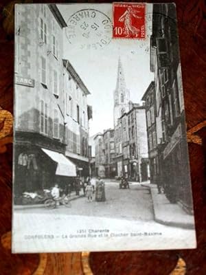 Image du vendeur pour Carte Postale Ancienne - 1351 - CHARENTE - CONFOLENS- La Grande Rue et le Clocher Saint-Maxime. mis en vente par JOIE DE LIRE