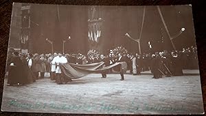 Bild des Verkufers fr Carte Postale Ancienne - Funrailles du Marchal Joffre. 7 Janvier 1931. Les Cardinaux sortant de Notre-Dame. zum Verkauf von JOIE DE LIRE