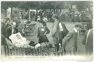 Bild des Verkufers fr Carte Postale ancienne - 175 - LOURDES. - Embarquement des Malades. zum Verkauf von JOIE DE LIRE