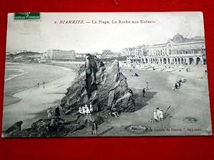 Bild des Verkufers fr Carte Postale Ancienne - 2 - BIARRITZ. La plage. La Roche aux Enfants. zum Verkauf von JOIE DE LIRE