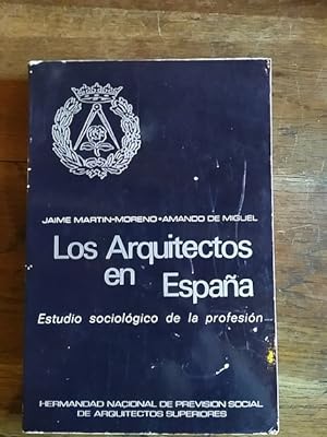Seller image for LOS ARQUITECTOS EN ESPAA. Estudio sociolgico de la profesin for sale by Librera Pramo