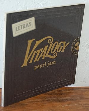 Imagen del vendedor de VITALOGY. Letras a la venta por EL RINCN ESCRITO