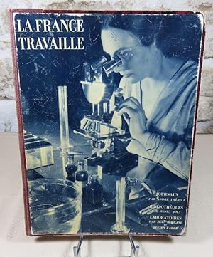 Imagen del vendedor de La France travaille : Journaux, bibliothques, laboratoires. a la venta por Latulu