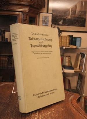 Imagen del vendedor de Arbeitszeitordnung und Jugendschutzgesetz mit dem Bckereigesetz, dem Mutterschutzgesetz, den Vorchriften ber die Sonntagsruhe sowie den Ausfhrungsverordnungen und anderen einschlgigen Bestimmungen. Eingehend erlutert. Ergnzungsband zu v. Landmann-Rohmer: Kommentar zur Gewerbeordung. a la venta por Antiquariat an der Stiftskirche