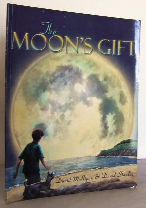 Imagen del vendedor de The Moon's Gift a la venta por Mad Hatter Books