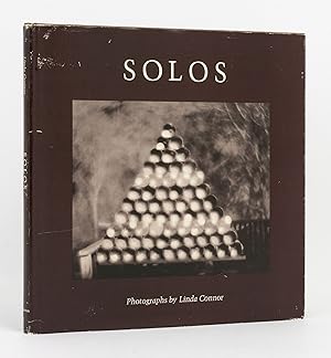 Image du vendeur pour Solos. Photographs . mis en vente par Michael Treloar Booksellers ANZAAB/ILAB