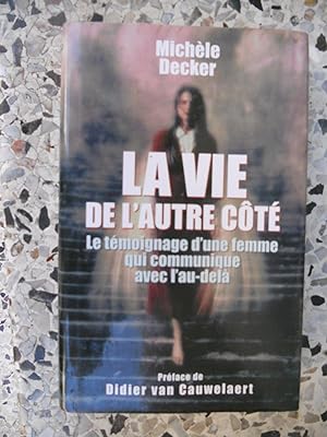 Seller image for La vie de l'autre cote - Le temoignage d'une femme qui communique avec l'au-dela for sale by Frederic Delbos