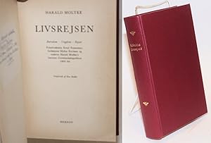 Imagen del vendedor de Livsrejsen ; barndom - ungdom - rejser : polarforskeren Knud Rasmussen, forfatteren Mylius Erichsen og maleren Harald Moltke's bermte Grnlandsekspedition 1902-04 (Journey of Life, childhood, youth, travel. Arctic explorer Knud Rasmussen, the author Mylius Erichsen and painter Harald Moltke's famous Greenland Expedition 1902-04.) a la venta por Bolerium Books Inc.