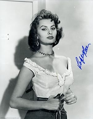 Black and white photo signed, (Sophia, b. 1934, Italian film actress)