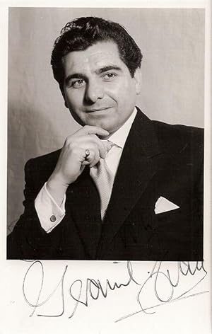 Autograph / signed photograph of the Welsh baritone Geraint Evans.