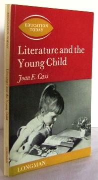 Imagen del vendedor de Literature and the young Child a la venta por Mad Hatter Books