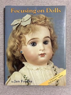Bild des Verkufers fr Focusing on Dolls: A Compilation of Articles on Antique and Collectible Dolls Reprinted from the Doll Reader, 1974 to 1986 zum Verkauf von Book Nook
