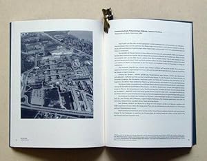 Image du vendeur pour Das Haus und die Stadt. The House and the City. Diener & Diener - Stdtebauliche Arbeiten / Urban studies. mis en vente par antiquariat peter petrej - Bibliopolium AG