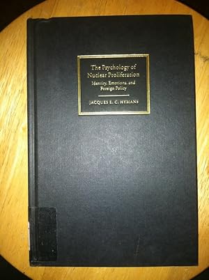 Immagine del venditore per The Psychology of Nuclear Proliferation: Identity, Emotions and Foreign Policy venduto da Earthlight Books