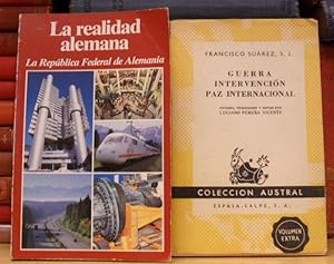 Immagine del venditore per GUERRA INTERVENCIN PAZ INTERNACIONAL + La realidad alemana La Repblica Federal de Alemania venduto da Libros Dickens