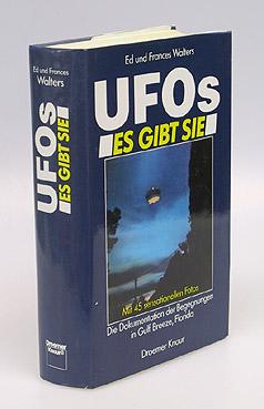 Bild des Verkufers fr Ufos. Es gibt sie. Die Dokumentation der Begegnungen in Gulf Breeze, Florida. Aus dem Amerikanischen von Mara Huber. zum Verkauf von Antiquariat An der Rott Oswald Eigl