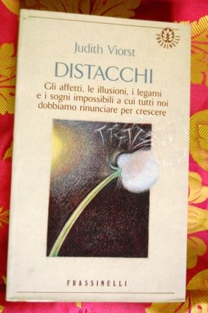 Distacchi. Gli affetti, le illusioni, i legami e i sogni impossibili a cui tutti noi dobbiamo rin...