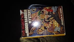 Image du vendeur pour The Hidden Harbour Mystery, Harbor Series # 14 The Hardy Boys Childrens Mystery , STATED 1ST Published in Great Britain 1957, 1st Edition in Vintage Bright Coloured artwork DustJacket by Frank Varty of Hardy brothers, one Blonde in Red Checkered Sh mis en vente par Bluff Park Rare Books