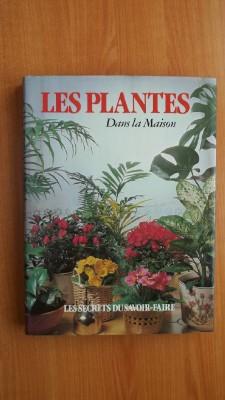 Seller image for LES PLANTES DANS LA MAISON for sale by KEMOLA